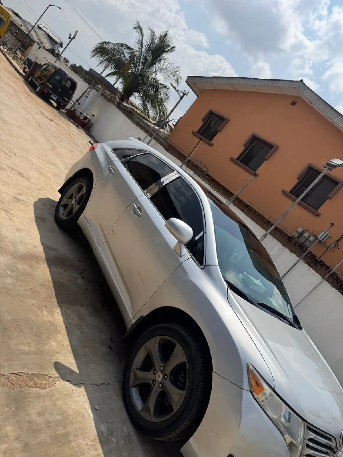 2010 Toyota venza Awoof deal - Image 2