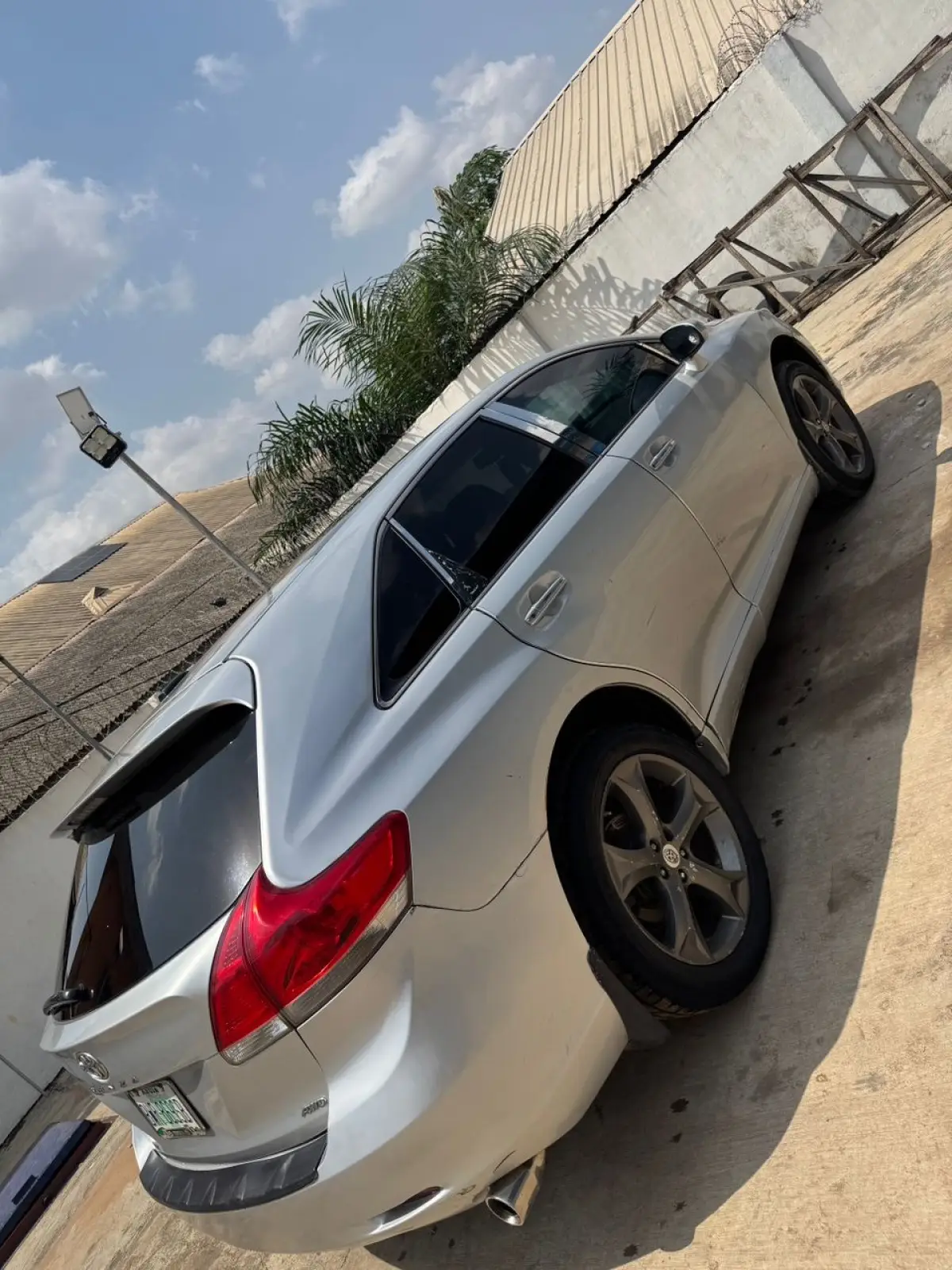 2010 Toyota venza Awoof deal - Image 3