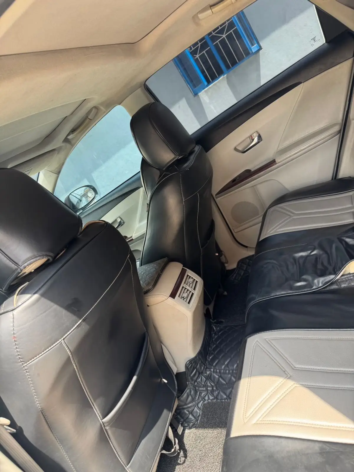 2010 Toyota venza Awoof deal - Image 9