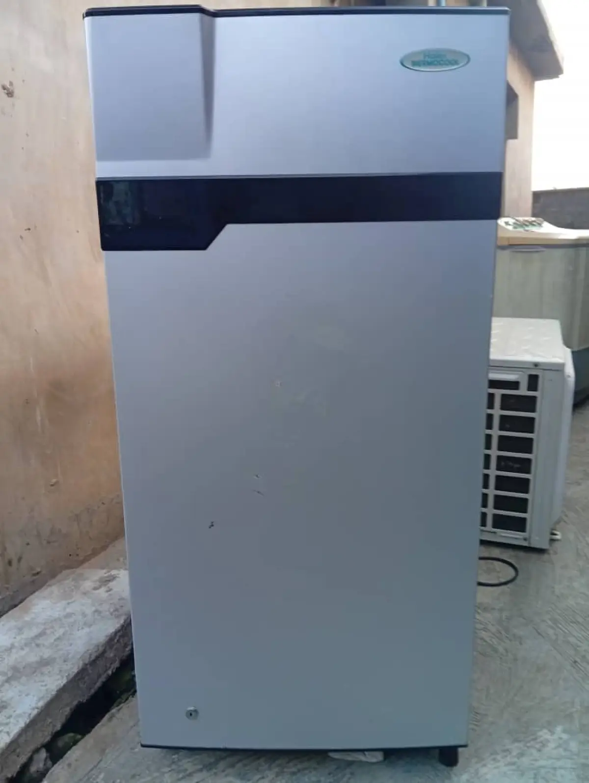 Haier thermcool refrigerator model HR-185L - Image 1