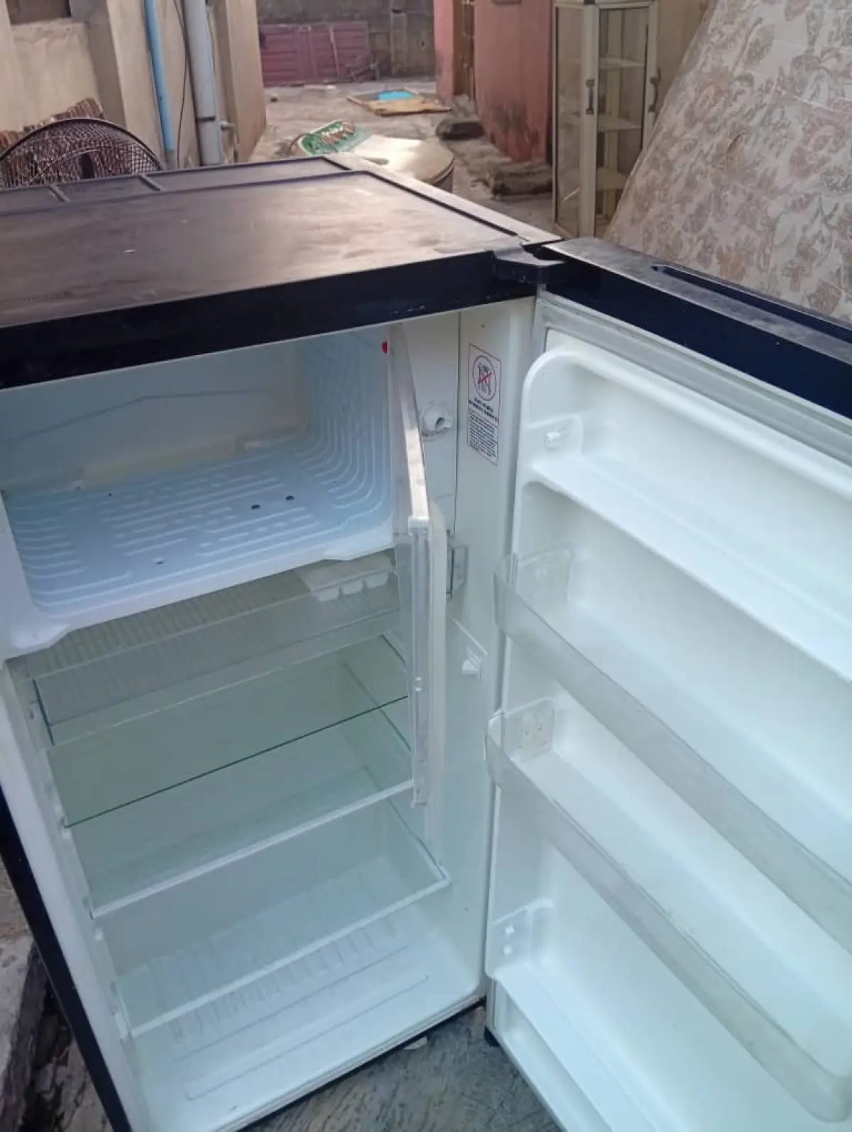 Haier thermcool refrigerator model HR-185L - Image 4