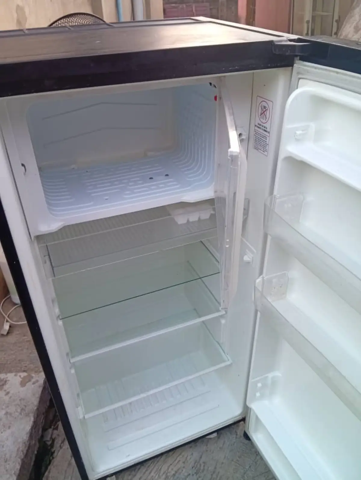 Haier thermcool refrigerator model HR-185L - Image 5