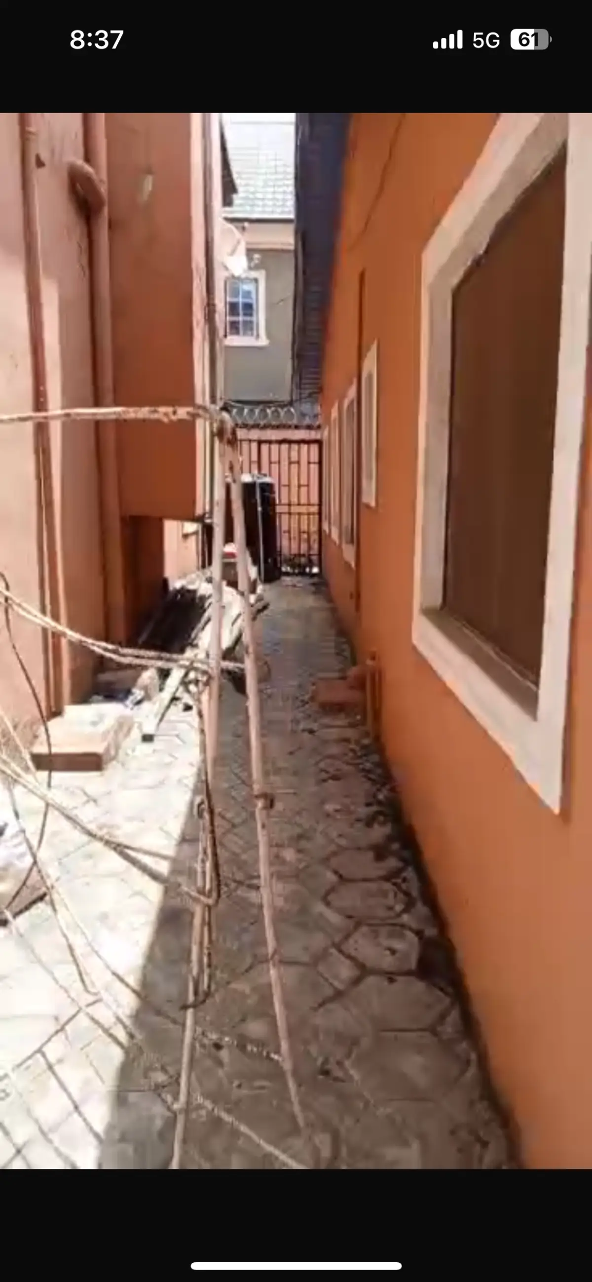 6 BEDROOM DUPLEX WITH 2 NOS OF 3 BEDROOM FLAT AT COLLEGE IGANDO LAGOS 125m - Image 4