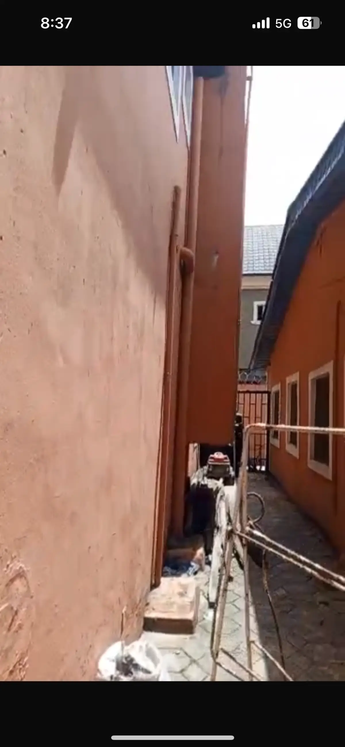 6 BEDROOM DUPLEX WITH 2 NOS OF 3 BEDROOM FLAT AT COLLEGE IGANDO LAGOS 125m - Image 6