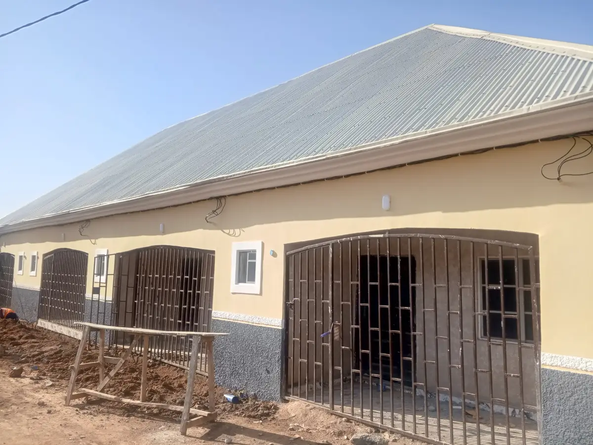 Nice, big newly built 1 bedroom flat in Ushafa - Image 2