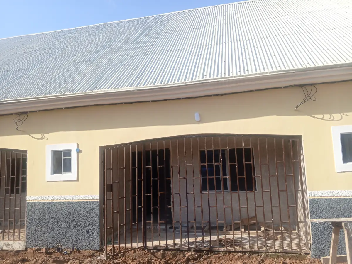 Nice, big newly built 1 bedroom flat in Ushafa - Image 3