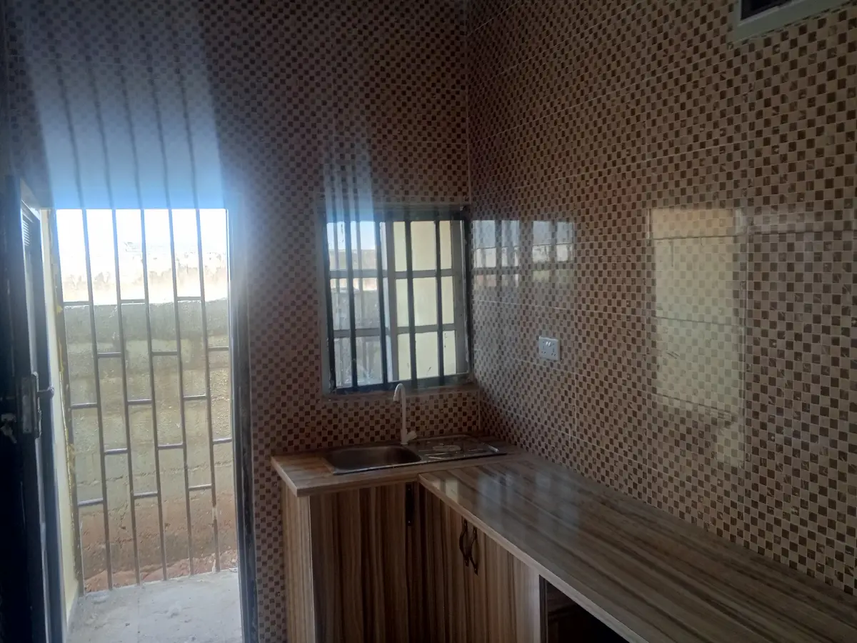 Nice, big newly built 1 bedroom flat in Ushafa - Image 5