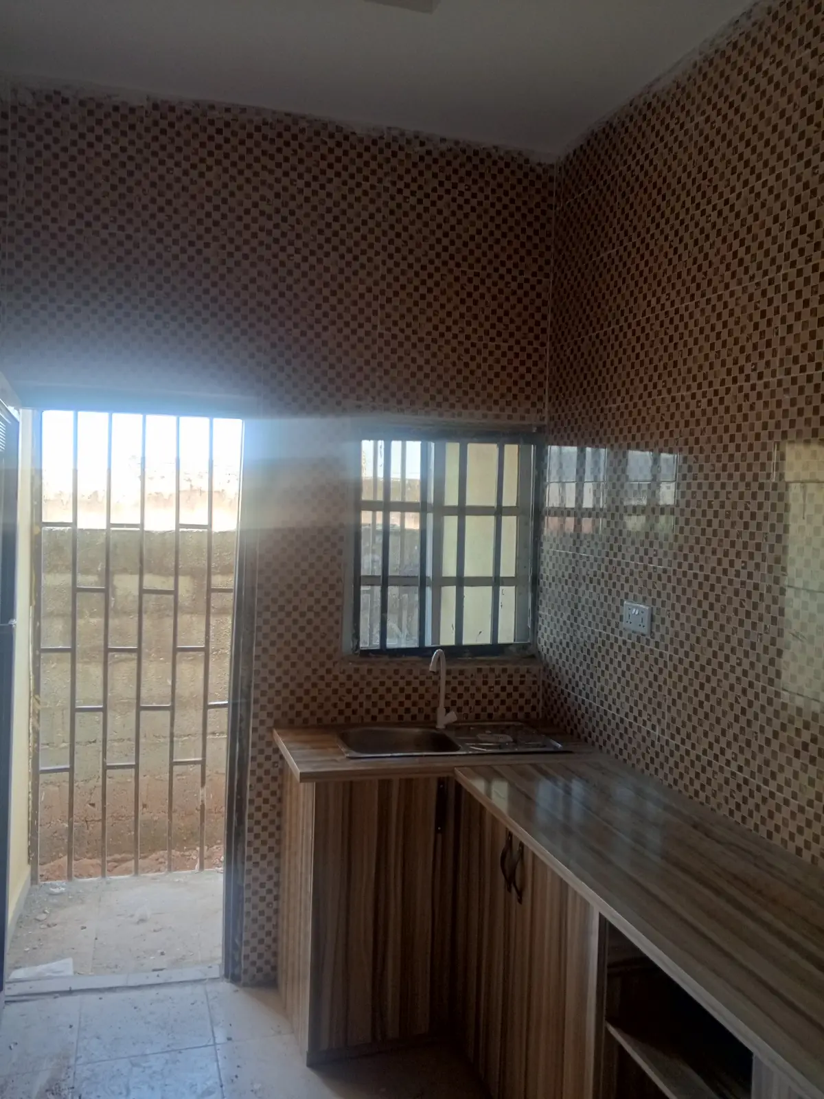Nice, big newly built 1 bedroom flat in Ushafa - Image 6
