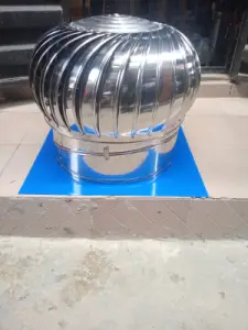 Massive roof extractor or roof ventilator