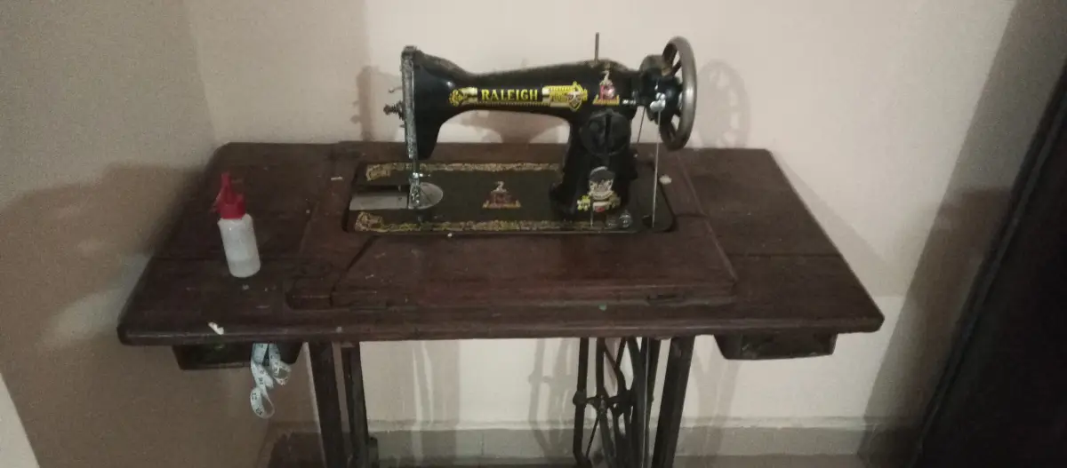 Good Used Sewing Machine - Image 1