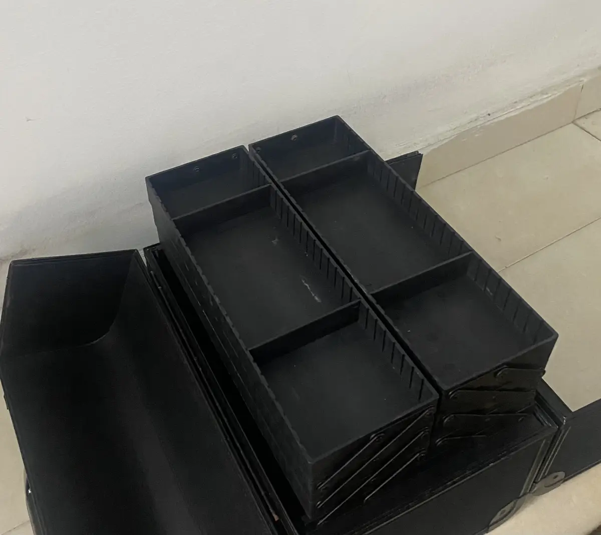 Fairly Used Professional Makeup Box with Leather Brush Bag - Image 5