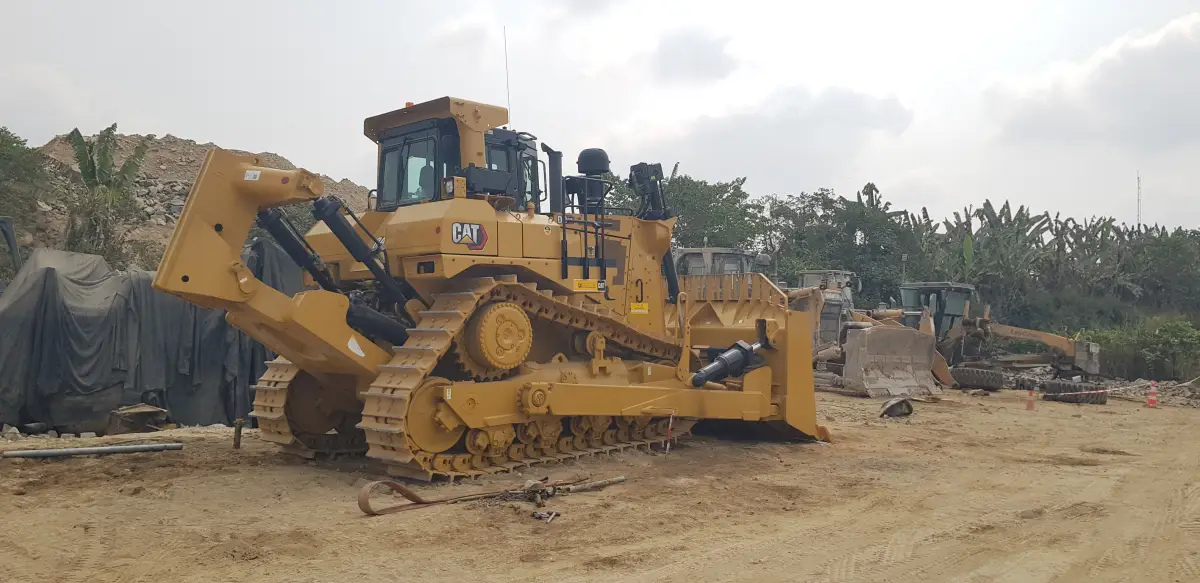 Caterpillar Mechanic - Engineering Services (With Computer Diagnostics) - Image 4