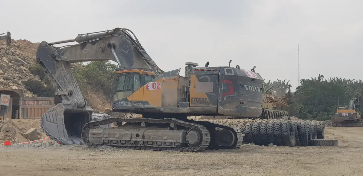 Caterpillar Mechanic - Engineering Services (With Computer Diagnostics) - Image 6