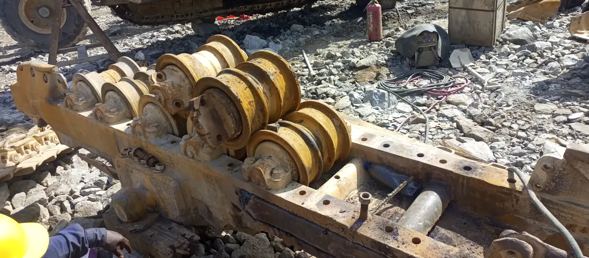 Caterpillar Mechanic - Engineering Services (With Computer Diagnostics) - Image 10