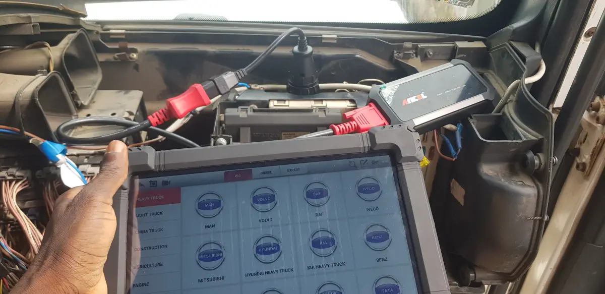 Actros and MAN Mechanic (Computer Diagnostics) - Trailer Park Available - Image 15