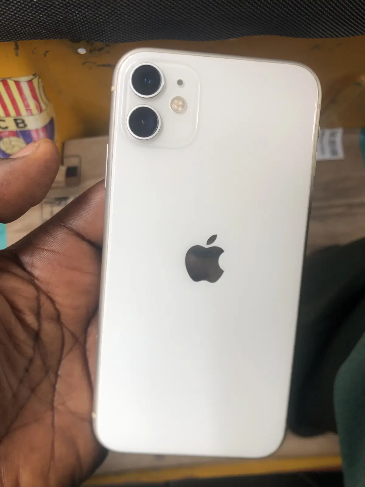 iPhone 11 - Image 2