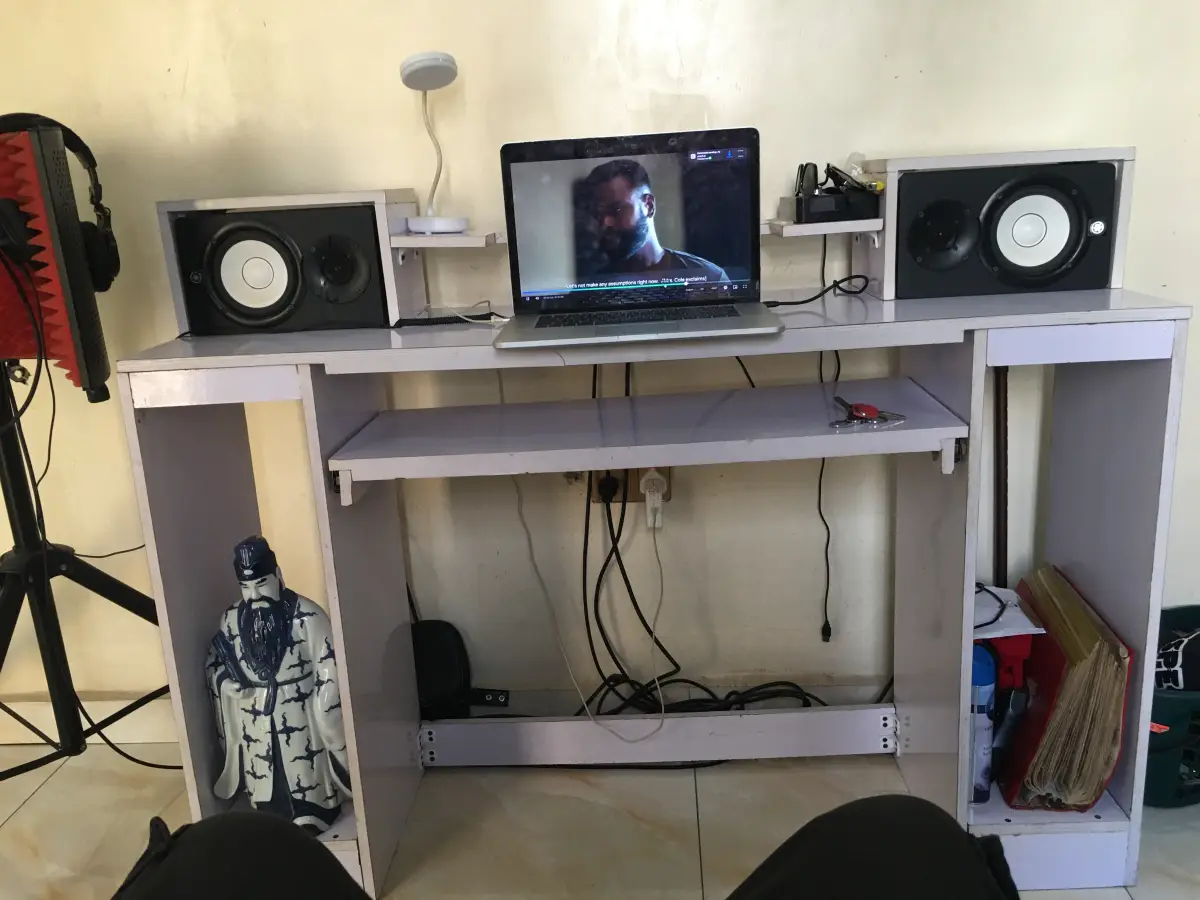 Studio Equipments Mic Stand And Studio Table - Image 1