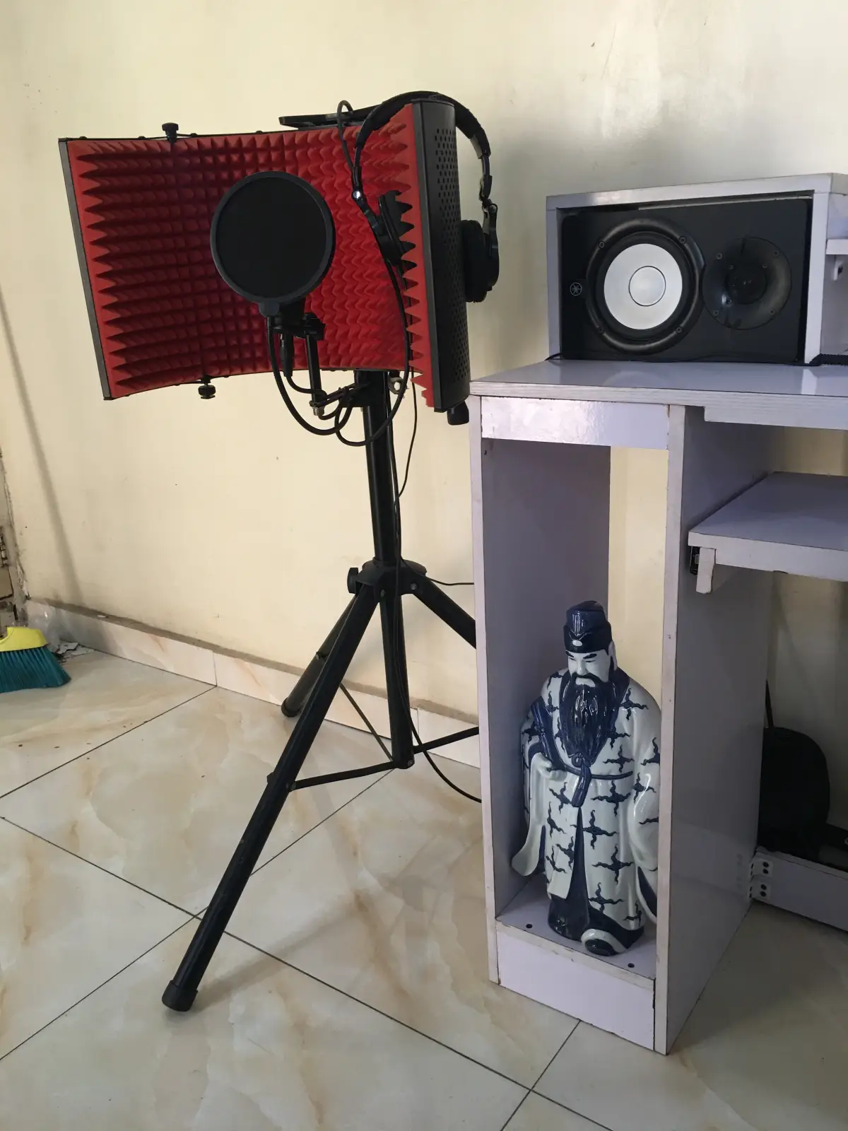 Studio Equipments Mic Stand And Studio Table - Image 2