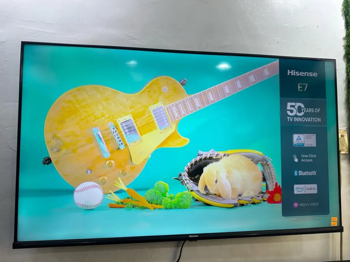 43" Hisense Qled E7 Display Smart Tv - Image 1