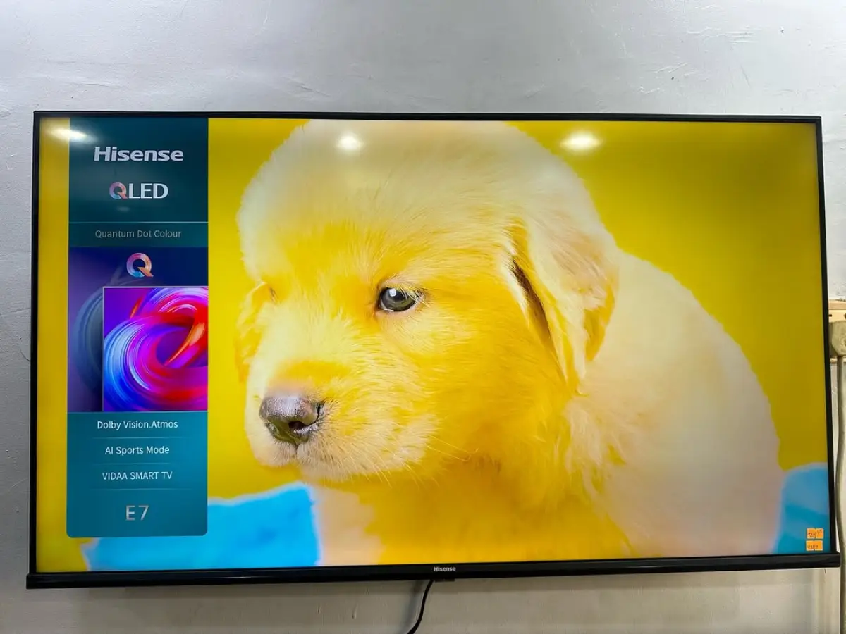 43" Hisense Qled E7 Display Smart Tv - Image 2