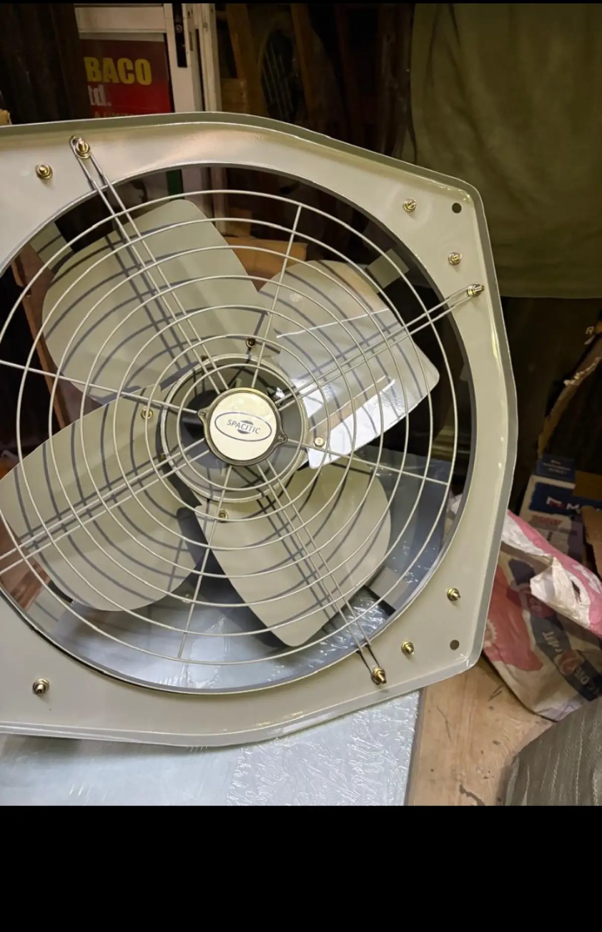 A heavy duty extractor fan suitable for your kitchen and generator house - Image 1