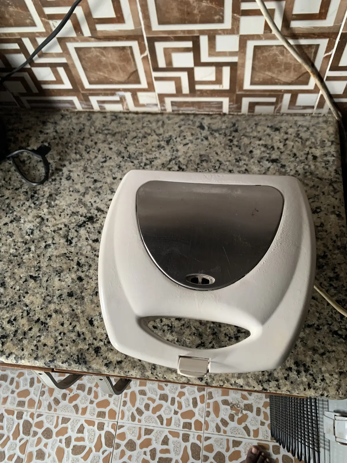 Neatly used Sandwich, Bread Toaster - Image 2