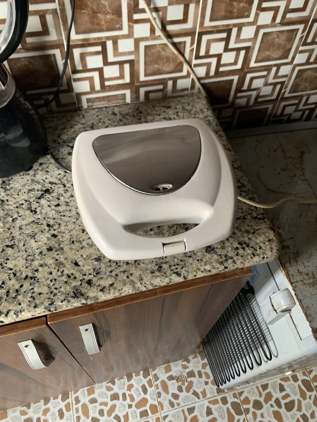 Neatly used Sandwich, Bread Toaster - Image 4