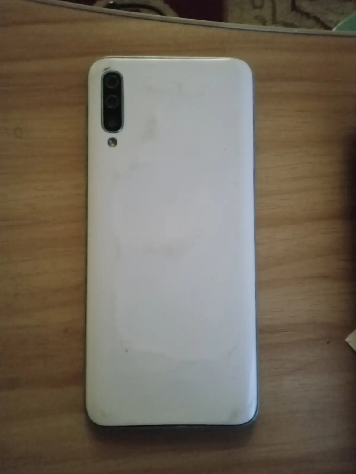 Neatly Used Samsung Galaxy A70 - Image 3