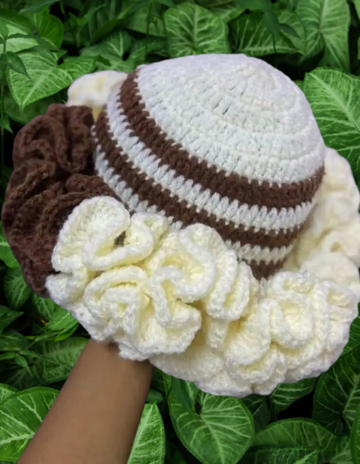 Crochet ruffle hat - Image 3