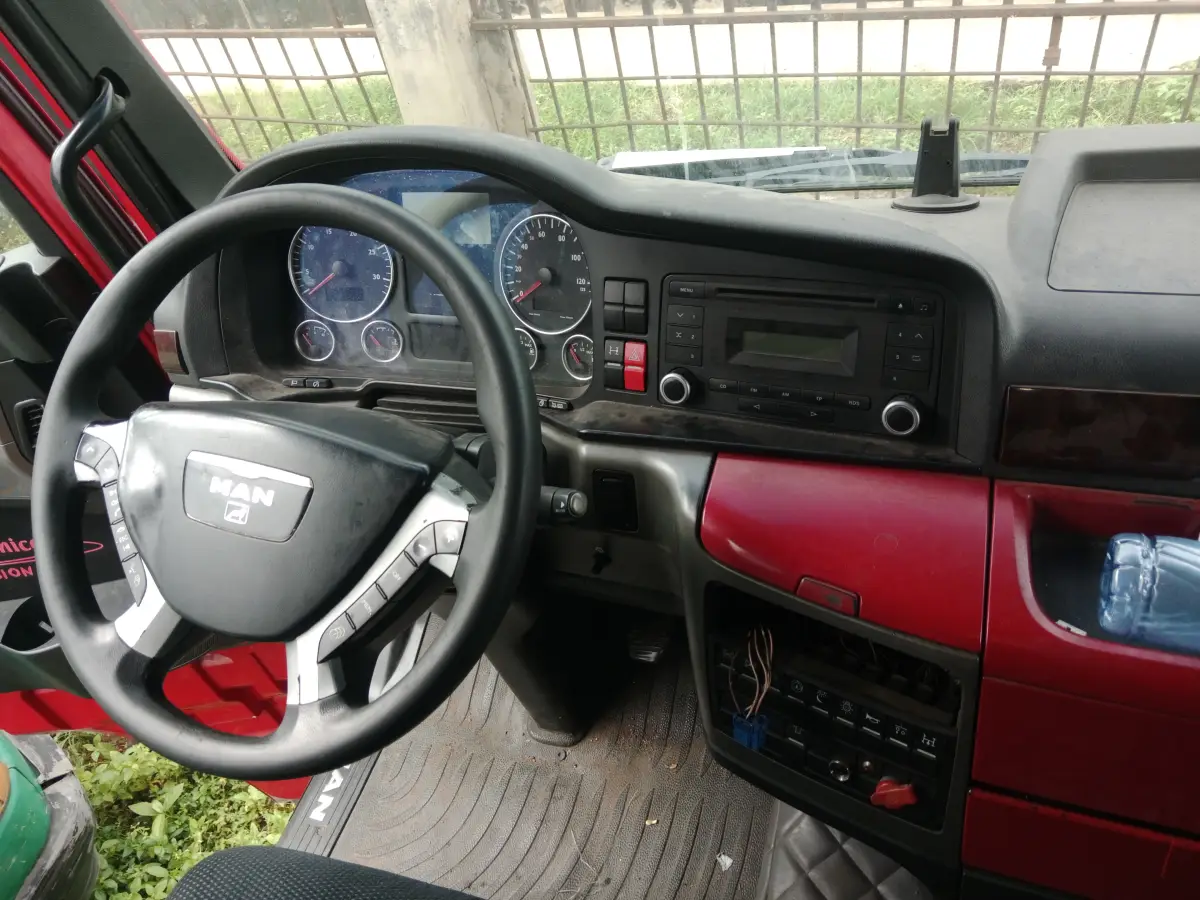 MAN TGX Trailer Head for Transport and Courier - Image 4