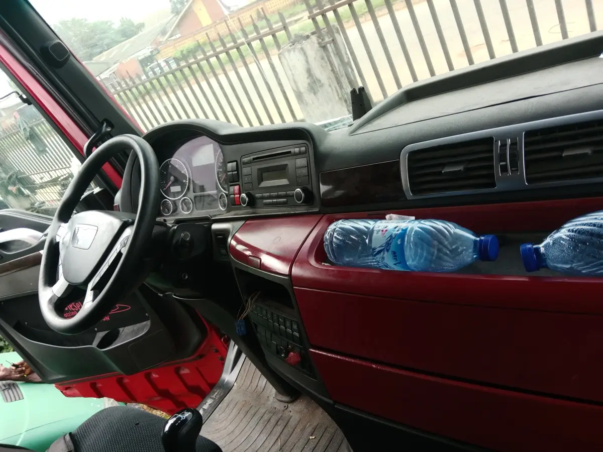 MAN TGX Trailer Head for Transport and Courier - Image 5