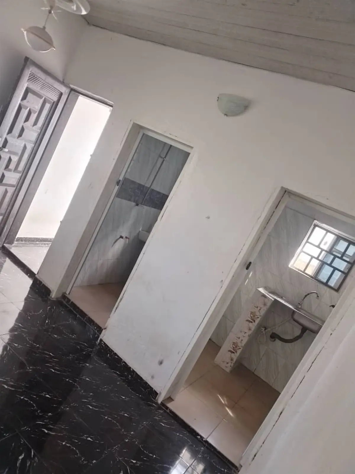 A spacious self-contained room - Image 1