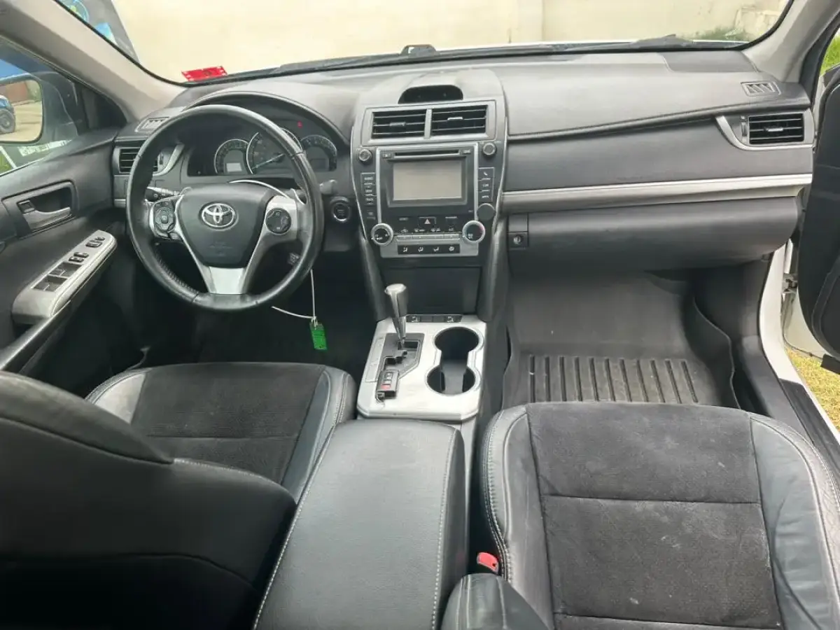 Toyota Camry - Image 9