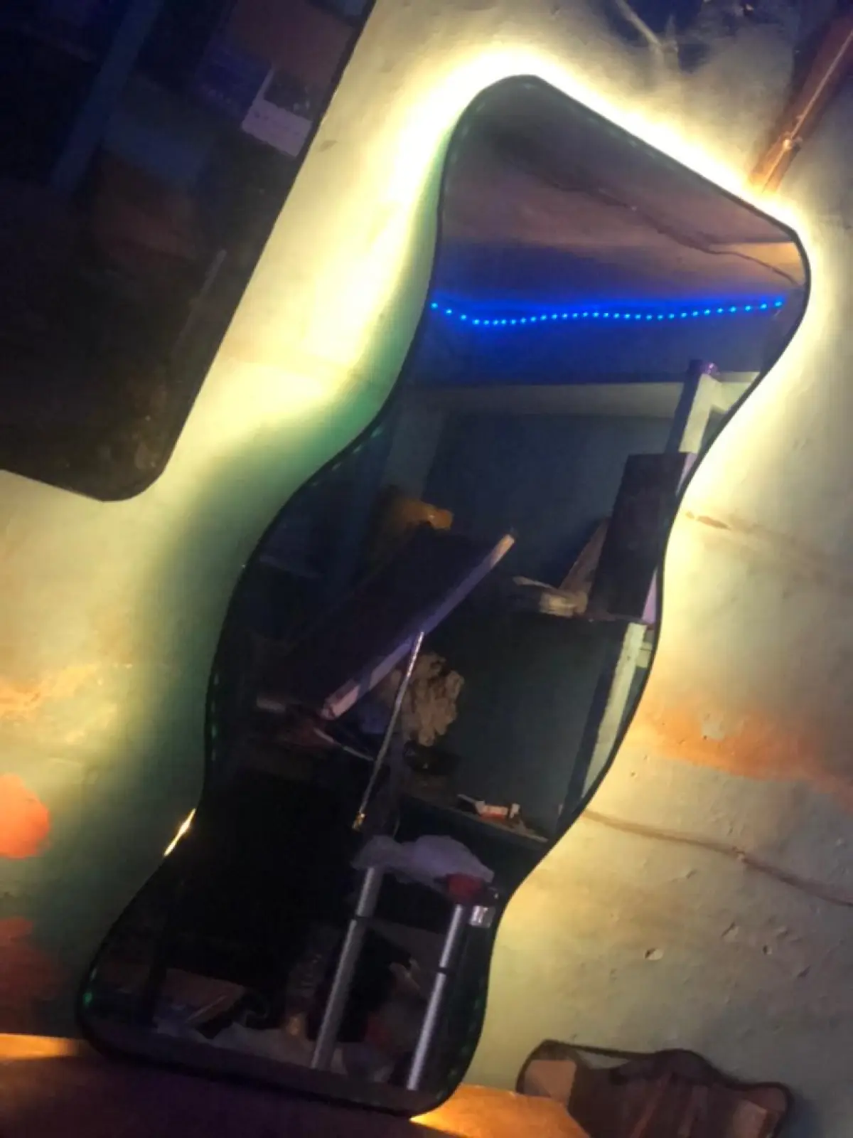 Shaped design mirror with full led light - Image 1