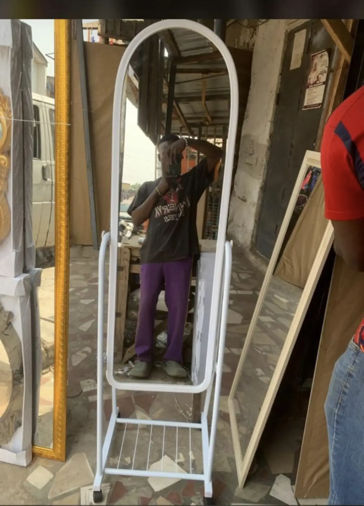 Shaped design mirror with full led light - Image 5