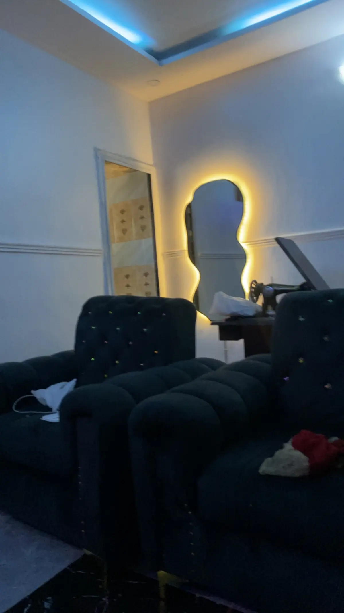 Shaped design mirror with full led light - Image 8