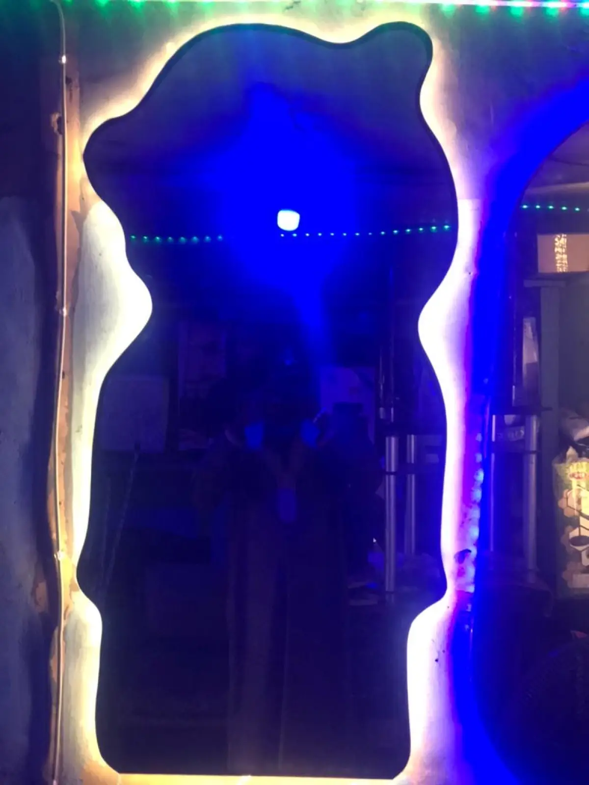 Shaped design mirror with full led light - Image 12