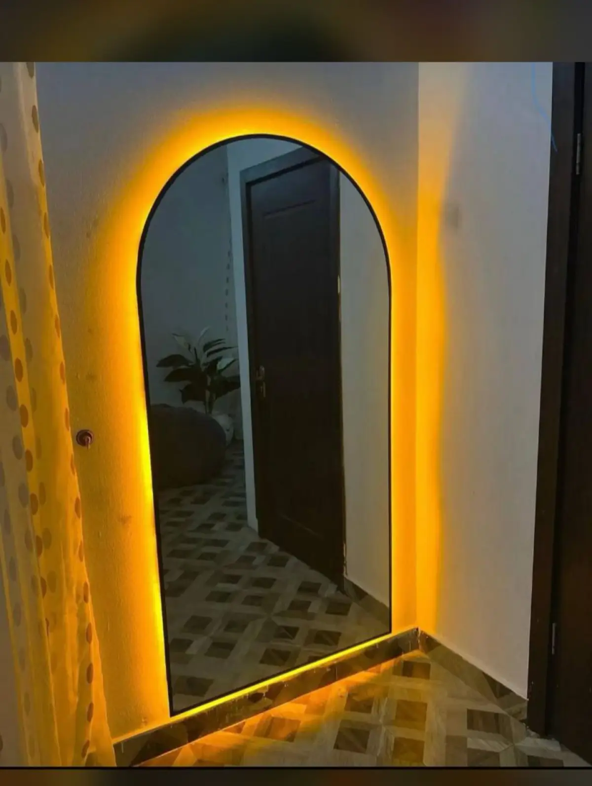 Shaped design mirror with full led light - Image 14