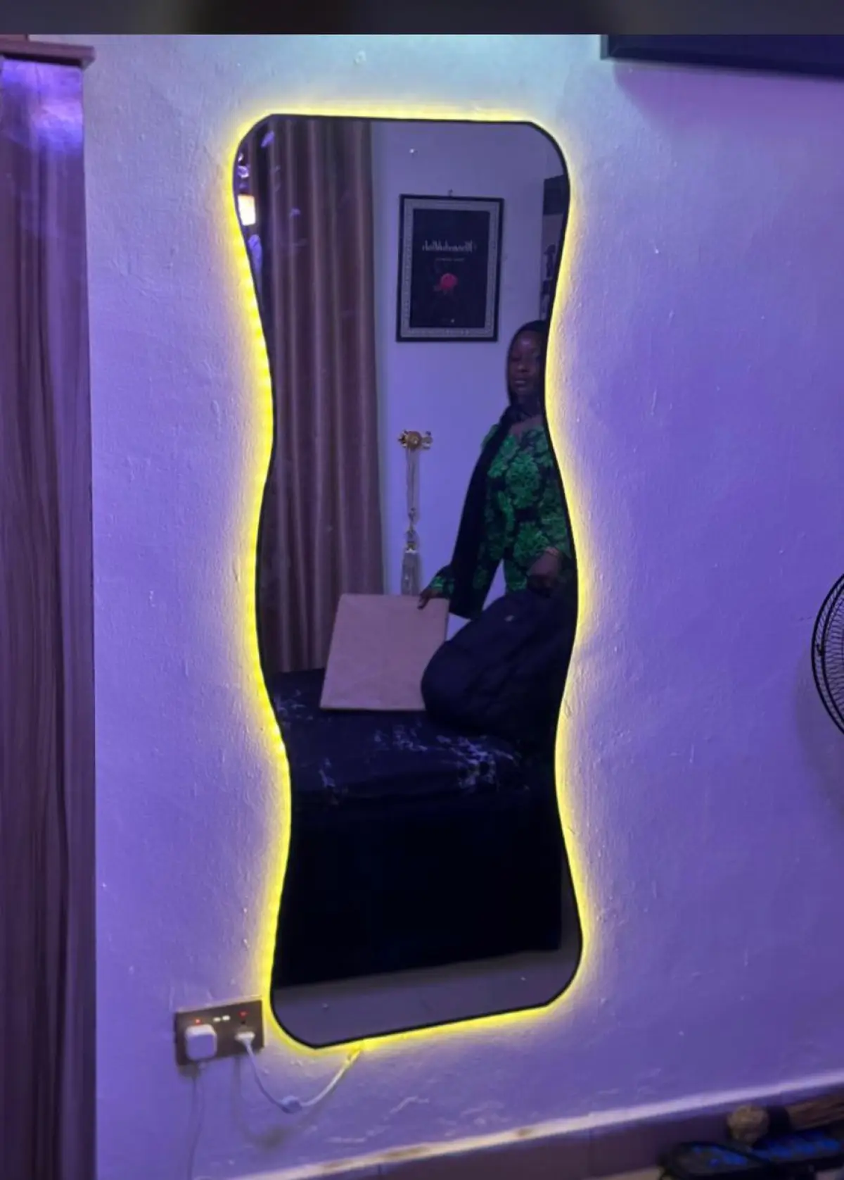 Shaped design mirror with full led light - Image 15