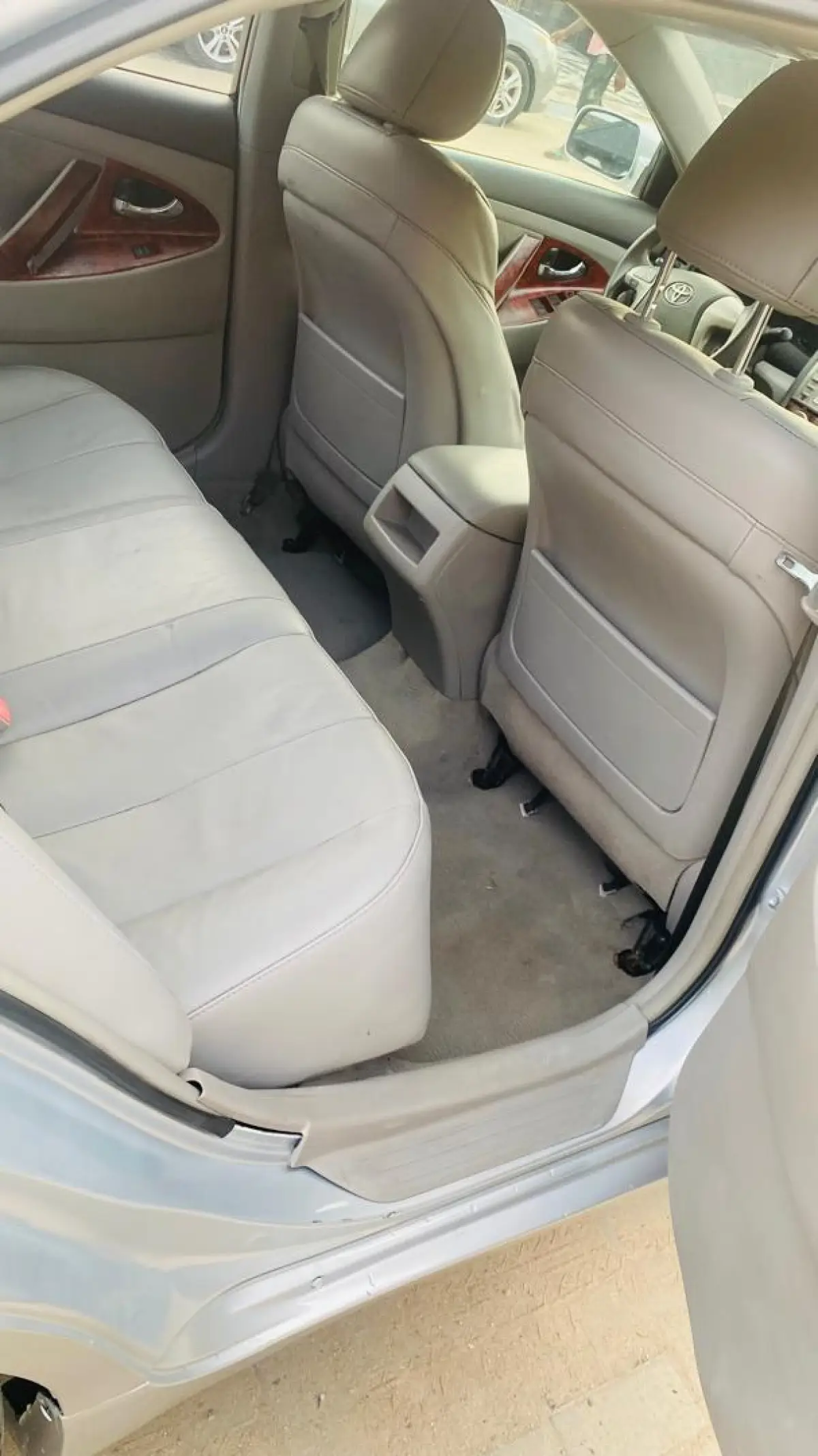 Toyota Camry XLE 2011 - Image 4