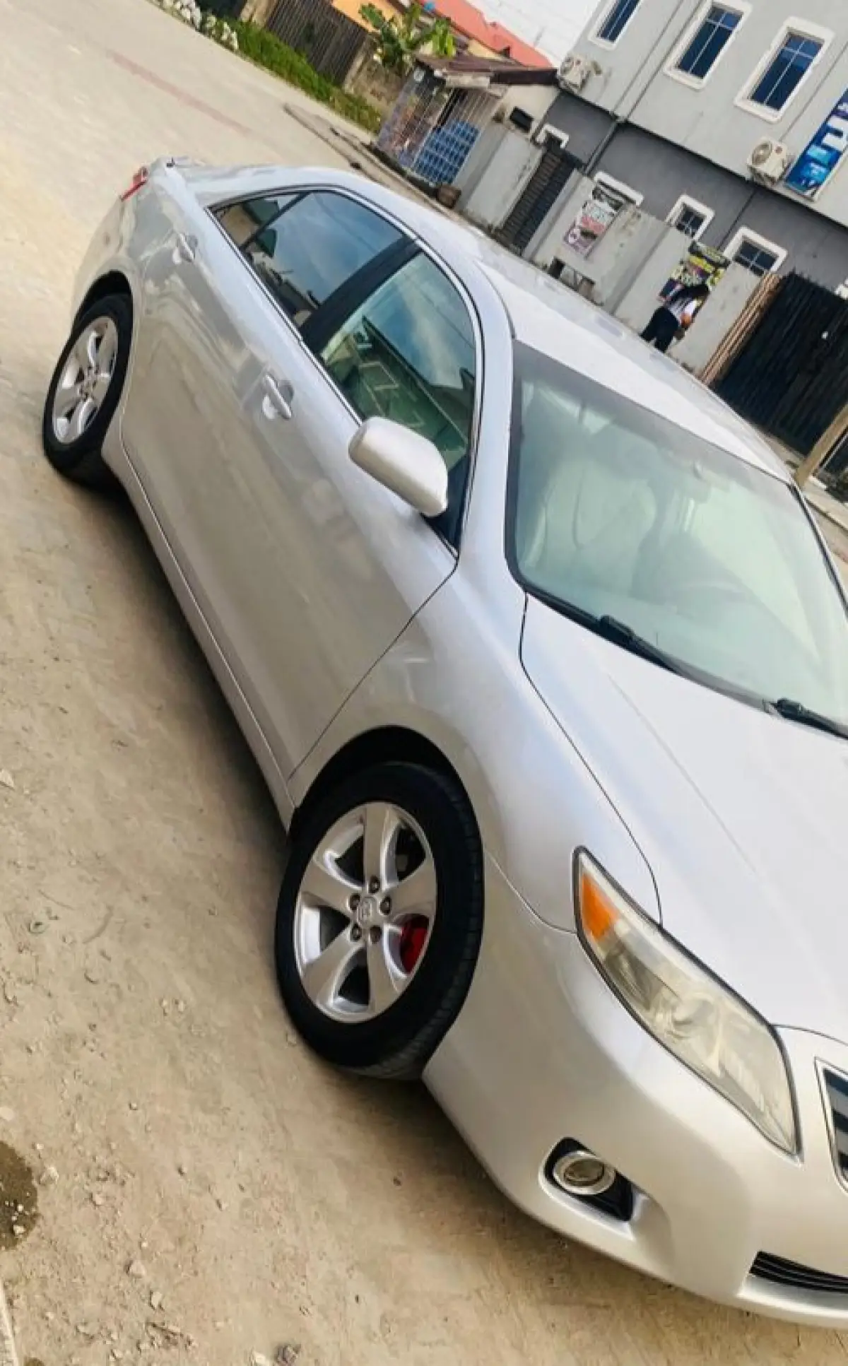 Toyota Camry XLE 2011 - Image 6