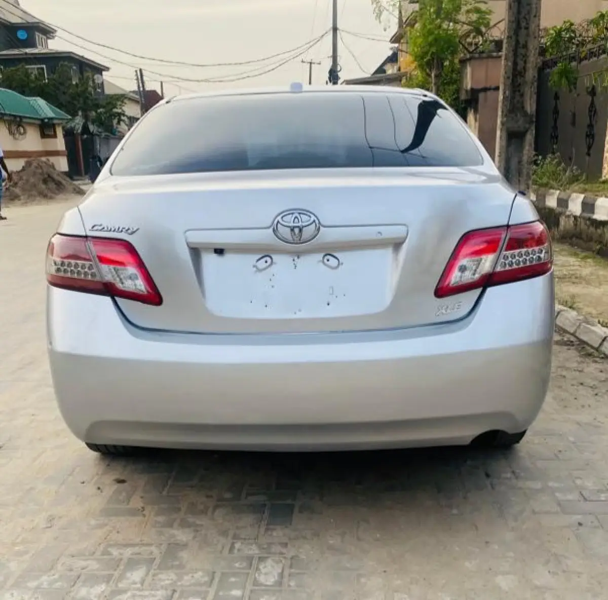 Toyota Camry XLE 2011 - Image 7