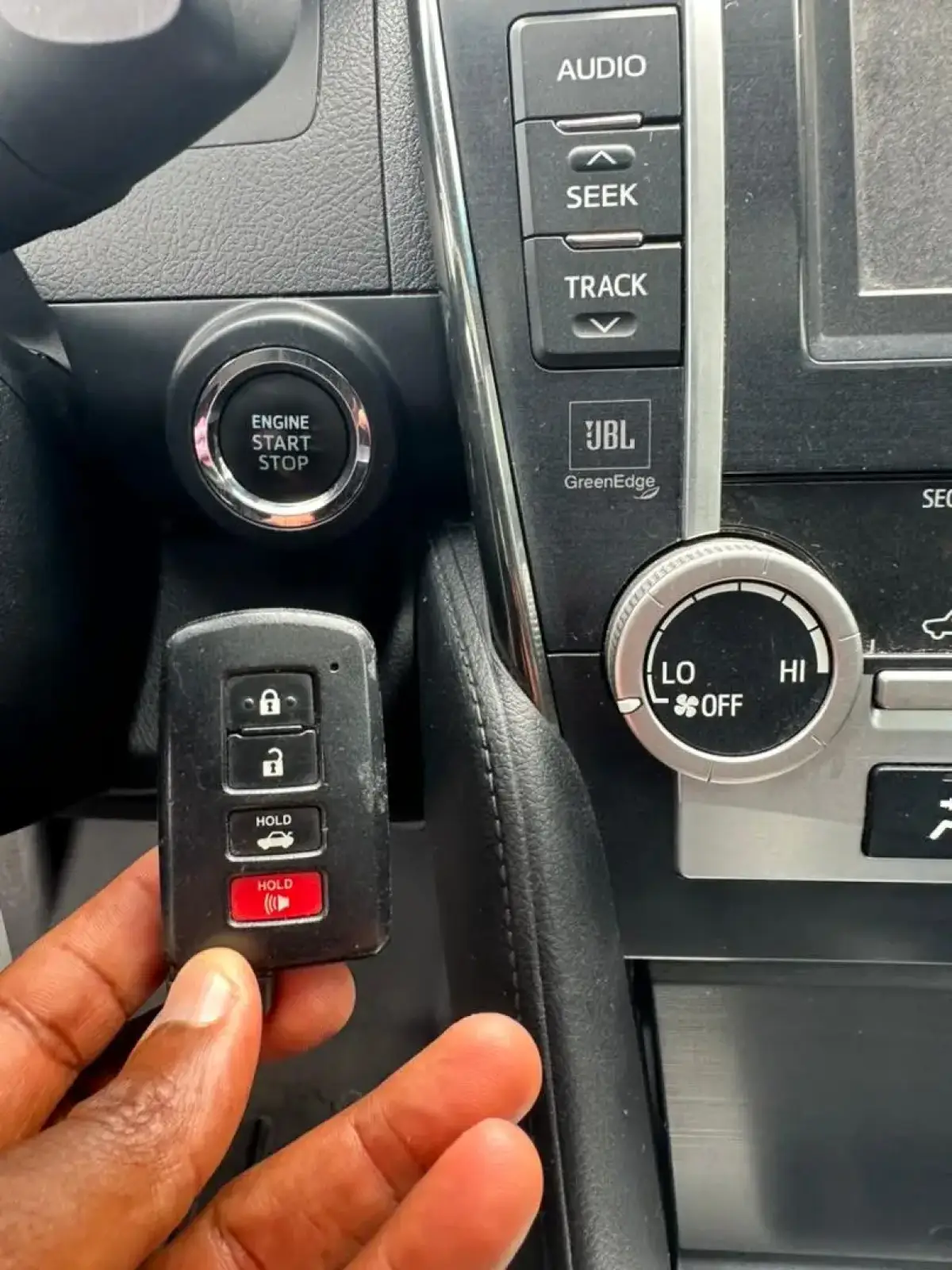 Toyota Camry - Image 13