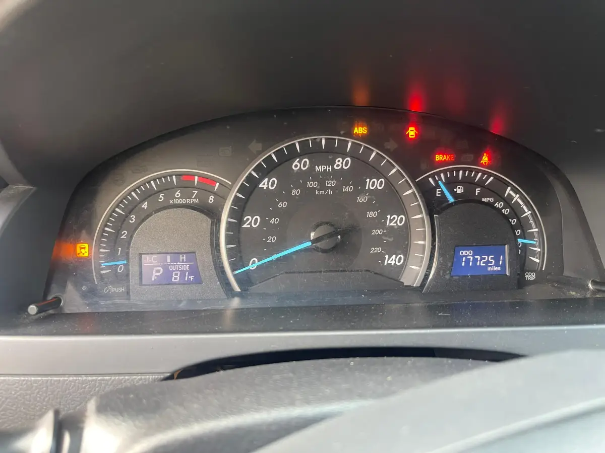 Toyota Camry LE 2013 Gray - Image 8