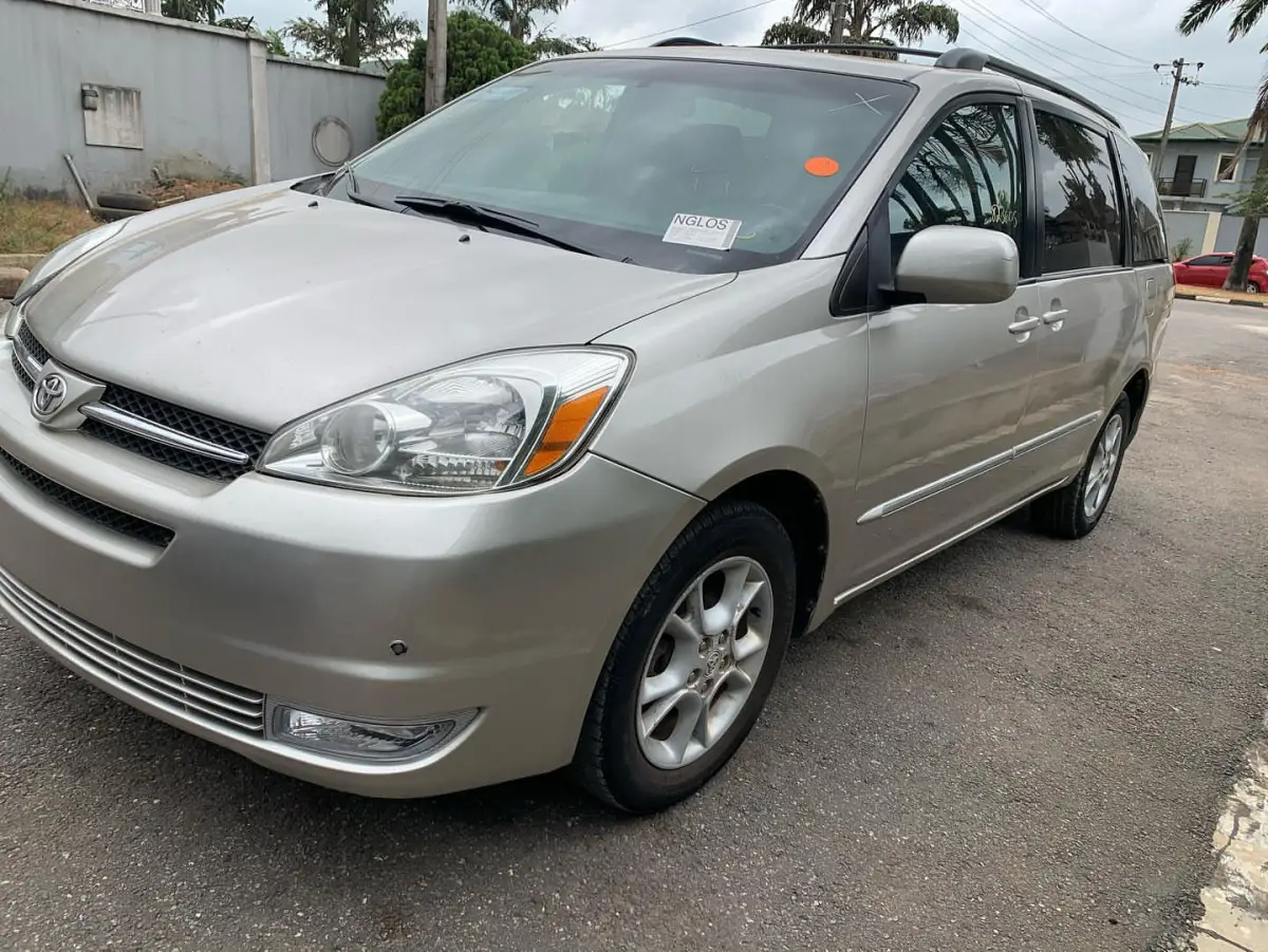 Foreign used Toyota sienna 2005 for sale - Image 1