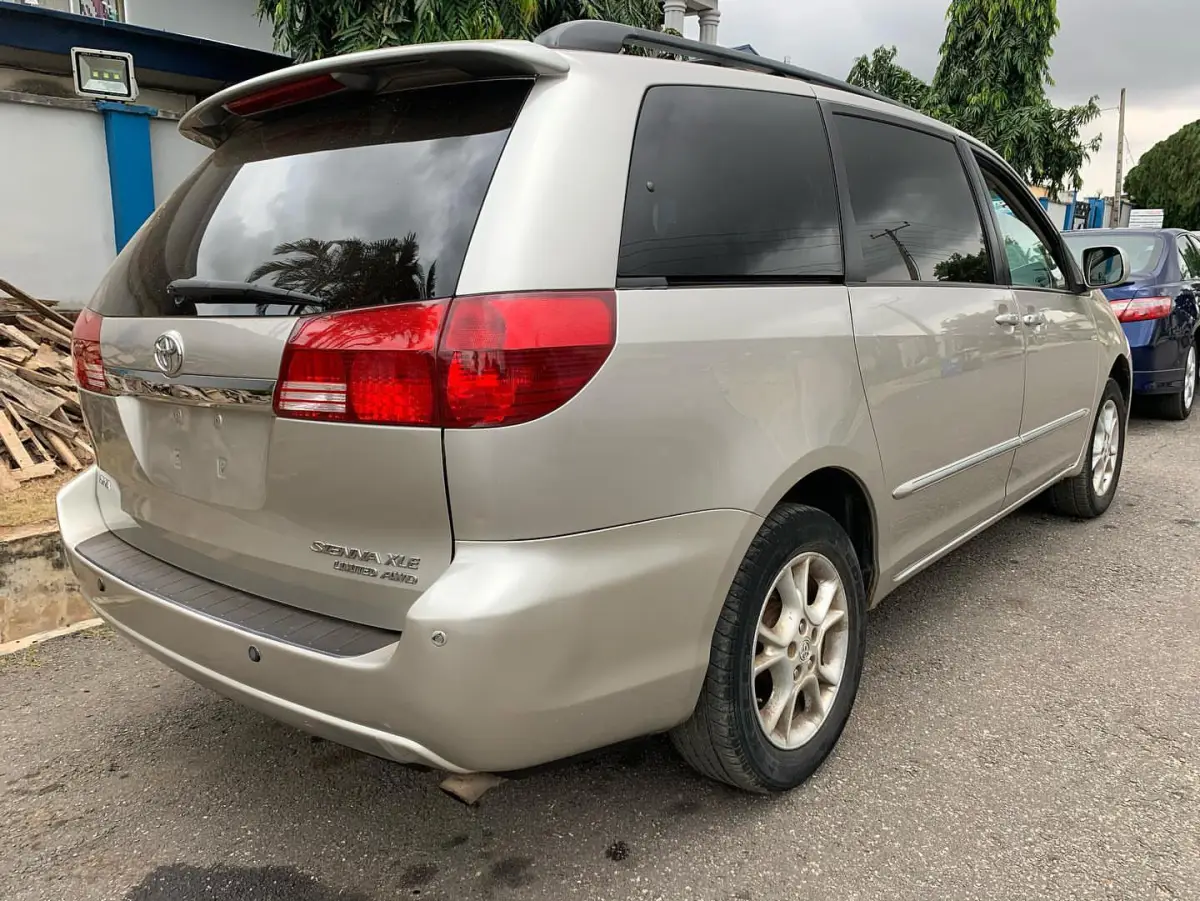 Foreign used Toyota sienna 2005 for sale - Image 3