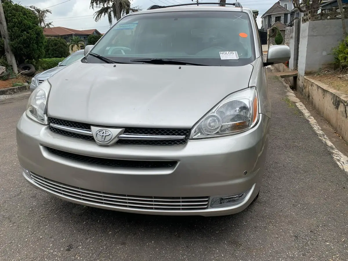 Foreign used Toyota sienna 2005 for sale - Image 4