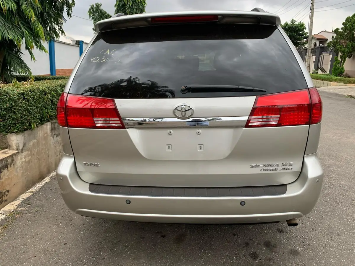 Foreign used Toyota sienna 2005 for sale - Image 8