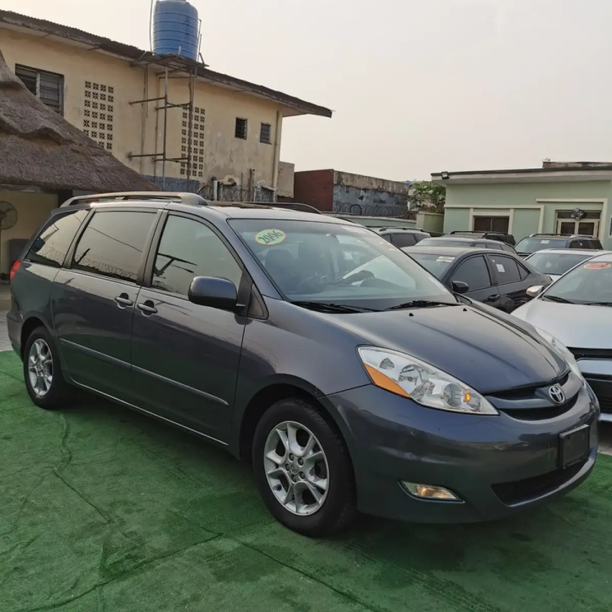 TOYOTA SIENNA - Image 3
