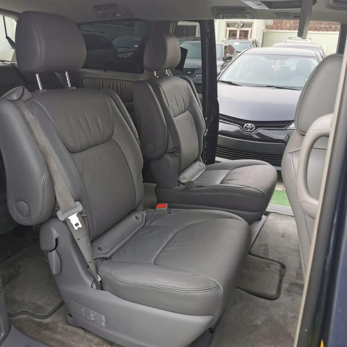 TOYOTA SIENNA - Image 6